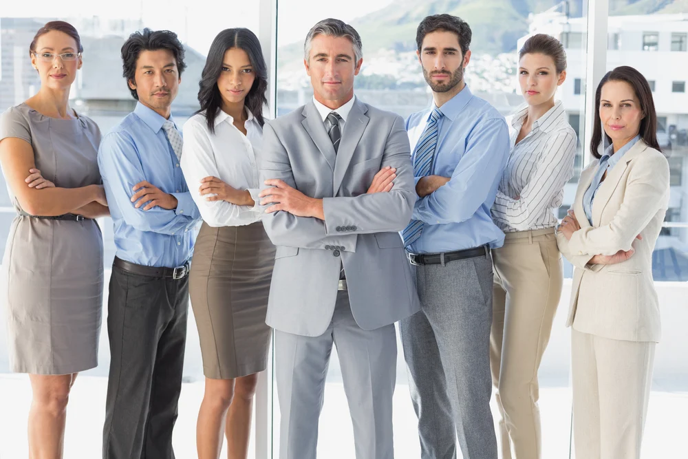 Serious-workers-standing-all-together-at-work Yatırımcılara Davet
